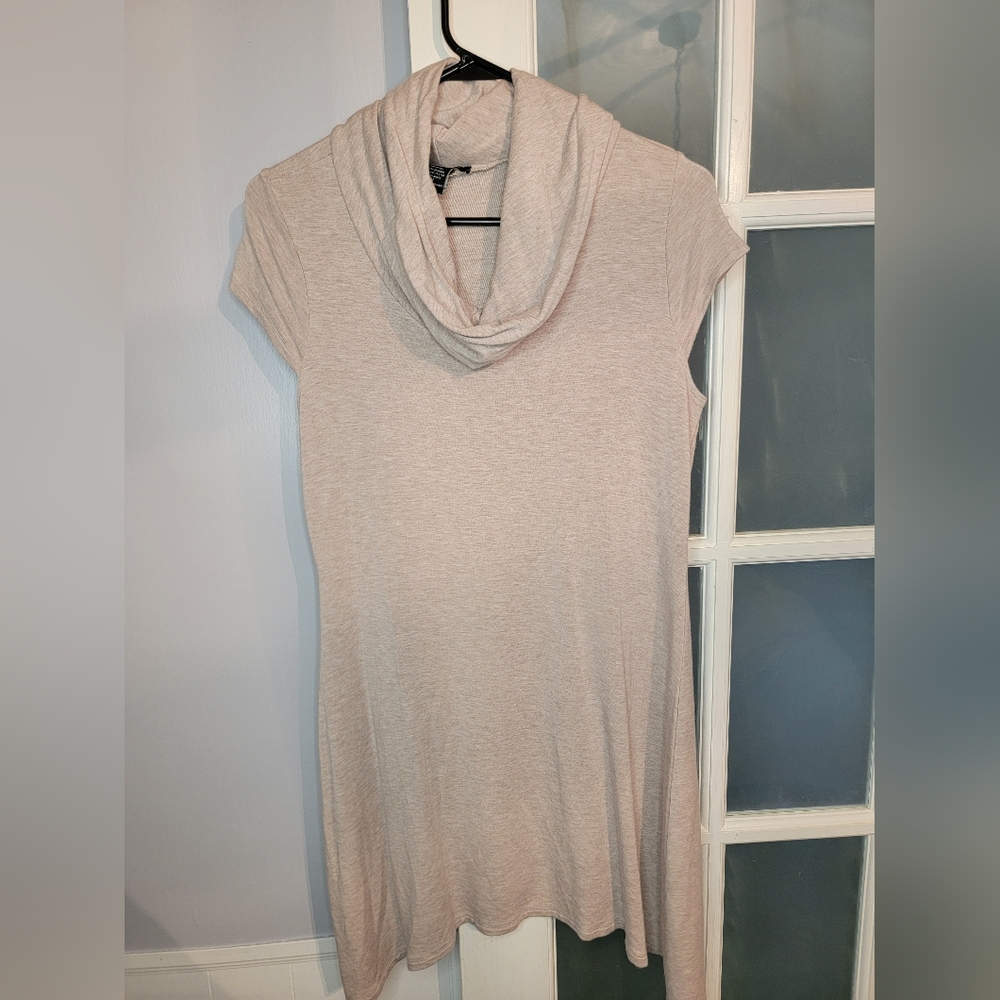 🔴 Robert Louis Oatmeal in Color size Medium Shark Bite Hem